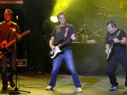 Summers apuntó que sólo se incluyó un tema inédito, ''Si seguimos así''.  /