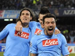 Cavani, Hamsik y Lavezzi celebran la victoria del Nápoles. AP  /