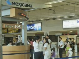 La devolución de los horarios de despegue, aterrizaje y rutas, fueron cedidas temporalmente a Interjet, Volaris y Aeromexico. ARCHIVO  /