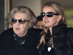 La reina Beatriz de Holanda y su nuera, Mabel, visitan al príncipe todos los días. REUTERS  /