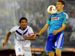 Pese a buen partido del conjunto rojiblanco, los errores defensivos le costaron la derrota. AFP  /