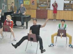 Ayer se estrenó el capítulo en el que participa el cantante Ricky Martin, en el que mostró tanto su voz como sus pasos de baile. NTX  /