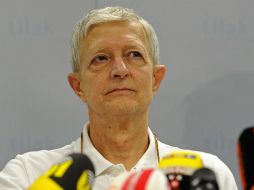 El médico del Hospital Clínico de Innsbruck, Wolfagng Koller, ofreció rueda de prensa sobre la salud del príncipe. EFE  /