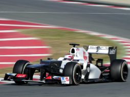 El japonés conduce su monoplaza en la cuarta jornada de entrenamientos de hoy en el circuito español. EFE  /
