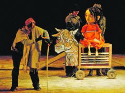 Escena de la obra Martina y los hombres pájaro que se presenta en el Teatro Guadalajara del IMSS.  /