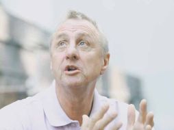 Johan Cruyff habló en exclusiva para este medio; se ve emocionado en esta nueva fase de su carrera y en su trabajo con Chivas.  /