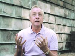 Johan Cruyff le pide a la afición de Chivas que no deje de creer en su equipo, que siempre lo apoye en las buenas y en las malas.  /