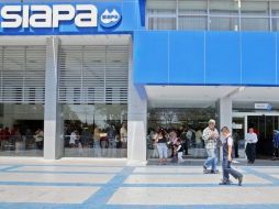 Los individuos sometieron al guardia de seguridad y amagaron a los clientes. ARCHIVO  /