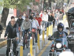 Pese a que Vialidad la considera insegura, los ciclistas transitan a diario por la ciclovía ubicada en Avenida Washington.  /