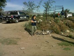 Agentes de la Procuraduría estatal y del Servicio Médico Forense llegaron al lugar para realizar las investigaciones preliminares.  /