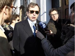Marco de Luca, abogado del Costa Concordia, habla con los periodistas previo al juicio.REUTERS  /