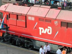 El tren arrastró al micro (ómnibus) que se había detenido sobre las vías por un desperfecto mecánico. EFE  /