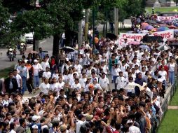 Al grito de tu hijo puede ser el siguiente se manifestaron por las principales calles. ARCHIVO  /