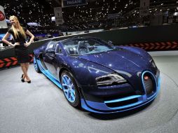 Enmedio de la crisis, autos como el Bugatti Veyron con sedientos 987 caballos de poder se presenta en Ginebra. AFP  /
