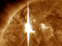 Las llamaradas solares solo causaron breves apagones de radio de alta frecuencia, según la NOAA. AP  /