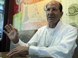 El activista mexicano Alejandro Solalinde habla en el Festival Internacional de Cine de Guadalajara. EFE  /