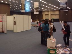 Desde temprana hora comenzaron las labores para desmontar el mobiliario .  /