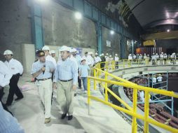 El Presidente Felipe Calderón recorrió ayer las obras de la hidroeléctrica que se construye en La Yeska. NTX  /