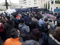 Trabajadores municipales se manifiestan en contra de privatización del sistema de recogida de basuras en Atenas. EFE  /