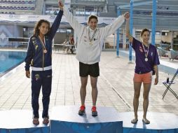 Melanie Hernández (izq.) quedó tercera en trampolín un metro. Fue superada por Dolores Hernández (ctro.) e Isabel García.  /