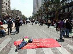 Postales del plantón de este viernes. NTX  /