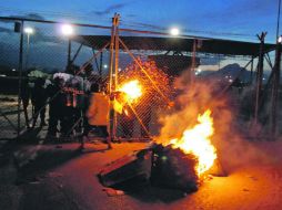 Las horas que siguieron a la masacre y fuga de reos, trajeron consigo la desesperación de los familiares de los internos. REUTERS  /