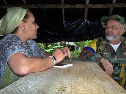 Piedad Córdoba (I) aseguró que la visita a rebeldes presos en Colombia no sería un requisito para liberar a los diez secuestrados.  /