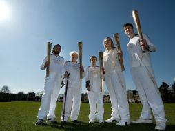 Unas 115 personas cargarán cada día con la antorcha dorada de Londres 2012, que partirá el 19 de mayo de Land's End. AFP  /