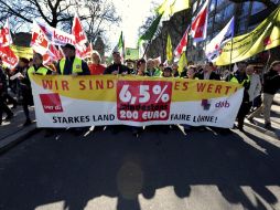 Trabajadores marchan por las calles de Hannover con motivo de la huelga del sector público. EFE  /