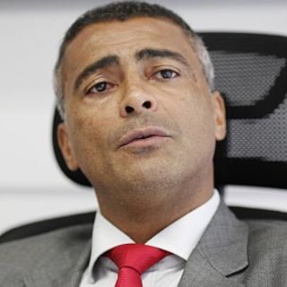 La FIFA y el gobierno engañan a los brasileños: Romario