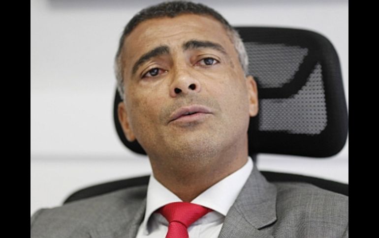 'Fue una lástima ver que el gobierno federal se ha unido con la FIFA para realizar la Copa Mundial', dice Romario. REUTERS  /