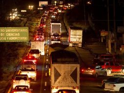 Congestionamiento vial en carretera a Nogales a la altura del ingreso al CUCBA.  /