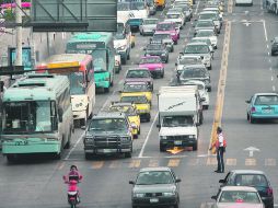 Cada hora transitan por el corredor Alcalde-16 de septiembre, 600 camiones, saturando la circulación  /