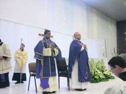 El cardenal Francisco Robles oficia una misa en Expo Guadalajara, que ayer cumplió 25 años.  /