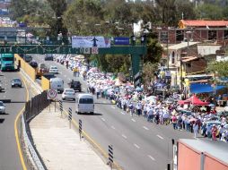La concentración de la gente en las zonas que recorrerá el Pontífice es cada vez mayor. NTX  /