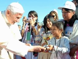 Desde su llegada, el Papa Benedicto XVI tuvo oportunidad de acercarse con niños. AFP  /