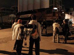 En Guadalajara, Jalisco llegan personas migrantes para pedir agua y alimento, después continúan su viaje rumbo a EU. ARCHIVO  /