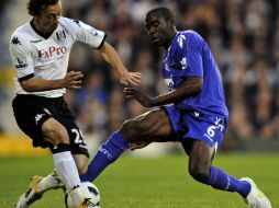 Muamba cayó sobre el césped de White Hart Lane, los médicos tardaron 78 minutos en lograr que su corazón volviera a latir. AP  /