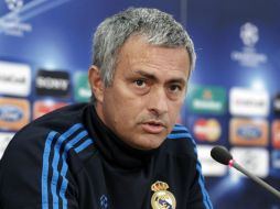 El estratega se negó a responder todas las preguntas que le realizaron los periodistas en la sala de prensa en Nicosia. REUTERS  /