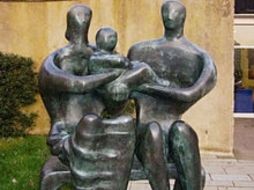 La estatua de bronce The Family del escultor británico Henry Moore (1954) se exhibe en la muestra británica  /