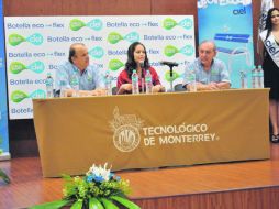 Ana Claudia Talancón (centro), cómplice de Ciel, invita a que cada vez sean “más a los que nos mueva cuidar el planeta”. ESPECIAL  /