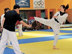 La taekwondoísta María del Rosario Espinoza obtuvo tres medallas durante la gira de preparación europea. EL UNIVERSAL  /