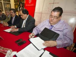 José Nicolás Salcedo, presidente de la Canirac (izq) y Francisco Ayón (der), presidente municipal de Guadalajara.  /