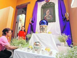Tradición. Uno de los 15 altares que se levantaron en el barrio de Jesús. Esta práctica llegó a Guadalajara en el Siglo XVII.  /