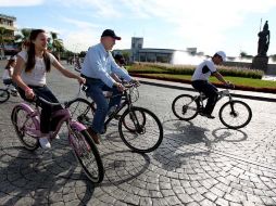 Guzmán y sus seguidores en la Glorieta Minerva.  /
