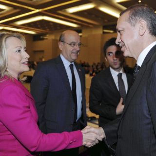 Sociedad internacional promete financiar a rebeldes de Siria