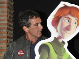 Banderas durante una visita a la sede de los estudios en Granada para revisar la realización de su último largometraje animado. EFE  /