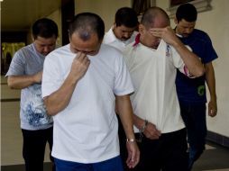 Los hermanos González Villareal (izq y tercero a la der) podrían morir en la horca por narcotráfico en Malasia. ARCHIVO  /