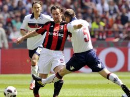 En la foto Cassano (c), la Federación Médica Deportiva italiana aprueba su regreso al fútbol profesional. REUTERS  /