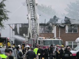 Uno de los edificios de apartamentos para ancianos de Mayfair Mews en Virginia Beach, se consumió por las llamas. AP  /